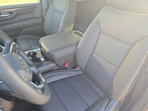 New 2026 GMC Yukon Elevation image 16