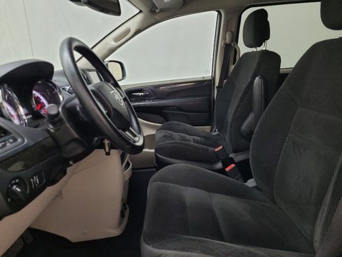 Used 2019 Dodge Grand Caravan SE image 17