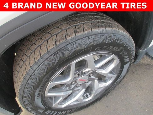 Used 2023 GMC Sierra 1500 SLT w/ SLT Premium Package image 3