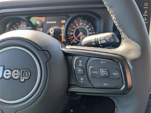 Used 2025 Jeep Gladiator Sport AWD/4WD image 23