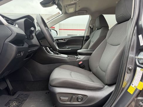 Used 2024 Toyota RAV4 XLE FWD image 27