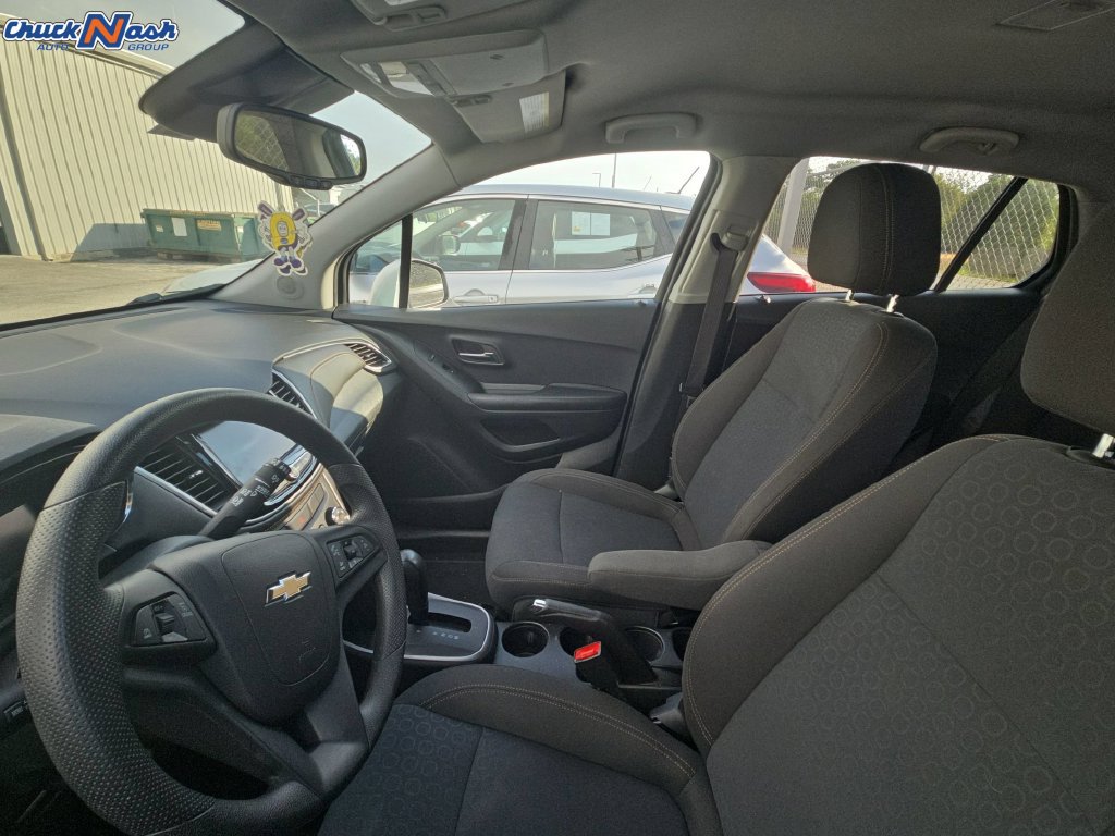 Used 2022 Chevrolet Trax LS w/ Tint and Cruise Package FWD image 9