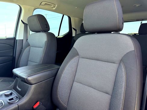 Used 2020 Chevrolet Traverse LT image 13