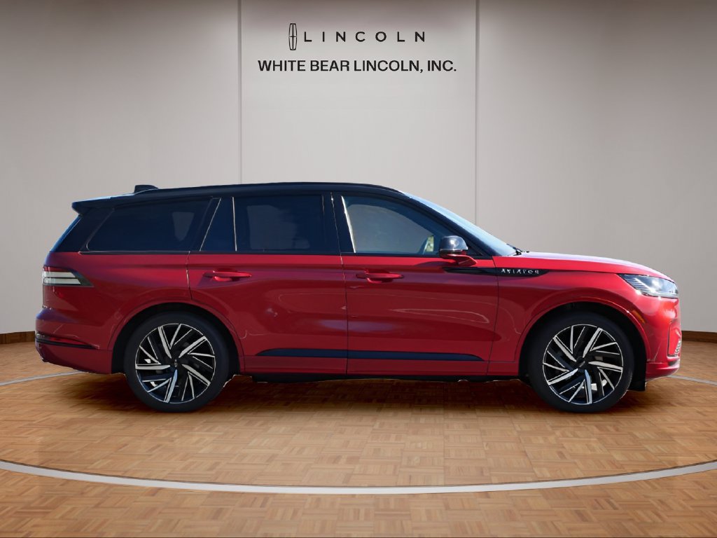 Certified 2025 Lincoln Aviator Black Label w/ Black Label Special Edition AWD/4WD image 4