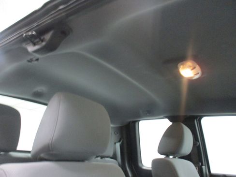 Used 2020 Chevrolet Silverado 1500 LTZ w/ LTZ Convenience Package image 17