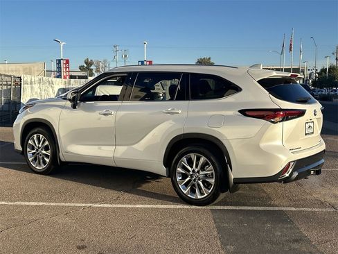 Used 2024 Toyota Highlander Limited image 4