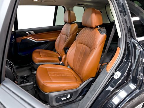Used 2022 BMW X7 xDrive40i w/ Executive Package AWD/4WD image 38