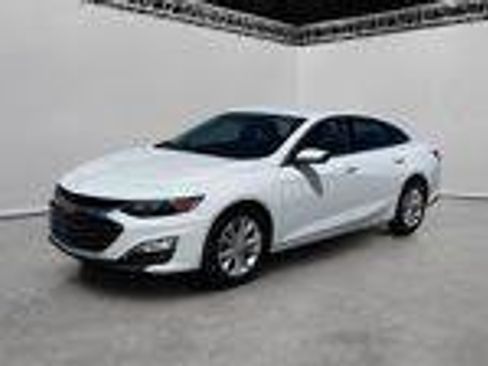 Used 2023 Chevrolet Malibu LT FWD image 2