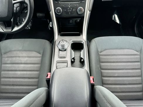 Used 2018 Ford Fusion SE image 30