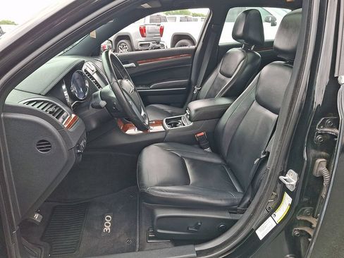 Used 2013 Chrysler 300 w/ Driver Convenience Group RWD image 14