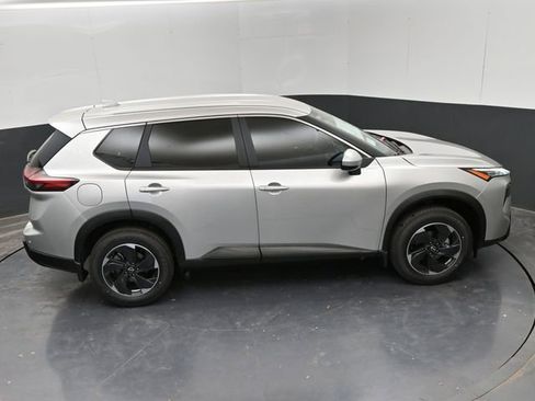 Certified 2025 Nissan Rogue SV image 28