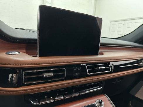 Used 2022 Lincoln Aviator Reserve w/ Equipment Group 201A image 43