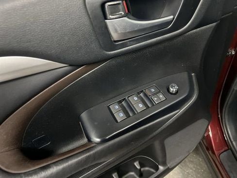 Used 2018 Toyota Highlander XLE AWD/4WD image 23