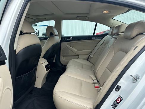 Used 2014 Kia Cadenza Premium w/ Luxury Package FWD image 11