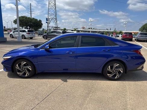 Used 2024 Hyundai Elantra SEL w/ Convenience Package FWD image 4