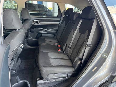 Used 2022 Kia Sorento LX FWD image 18