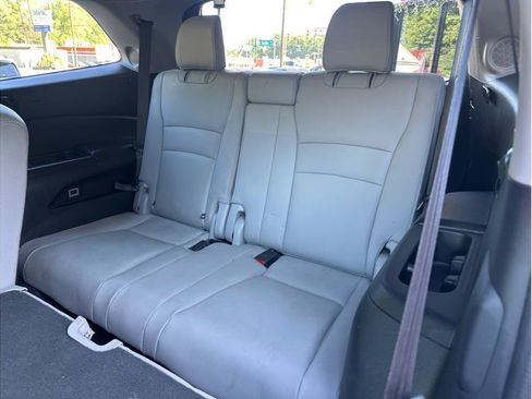 Used 2017 Honda Pilot Touring image 9