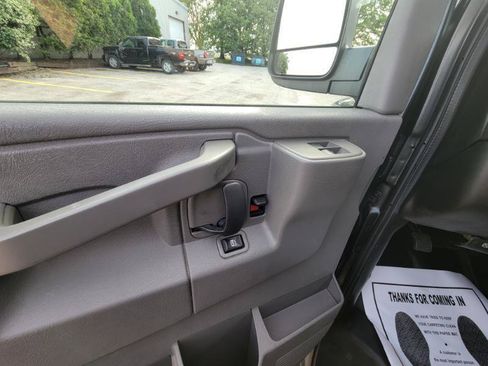 Used 2017 Chevrolet Express 3500 Extended RWD image 36