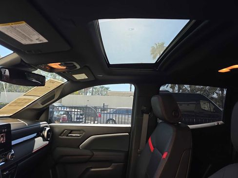 Used 2023 Chevrolet Colorado Z71 w/ Z71 Convenience Package 2 image 23