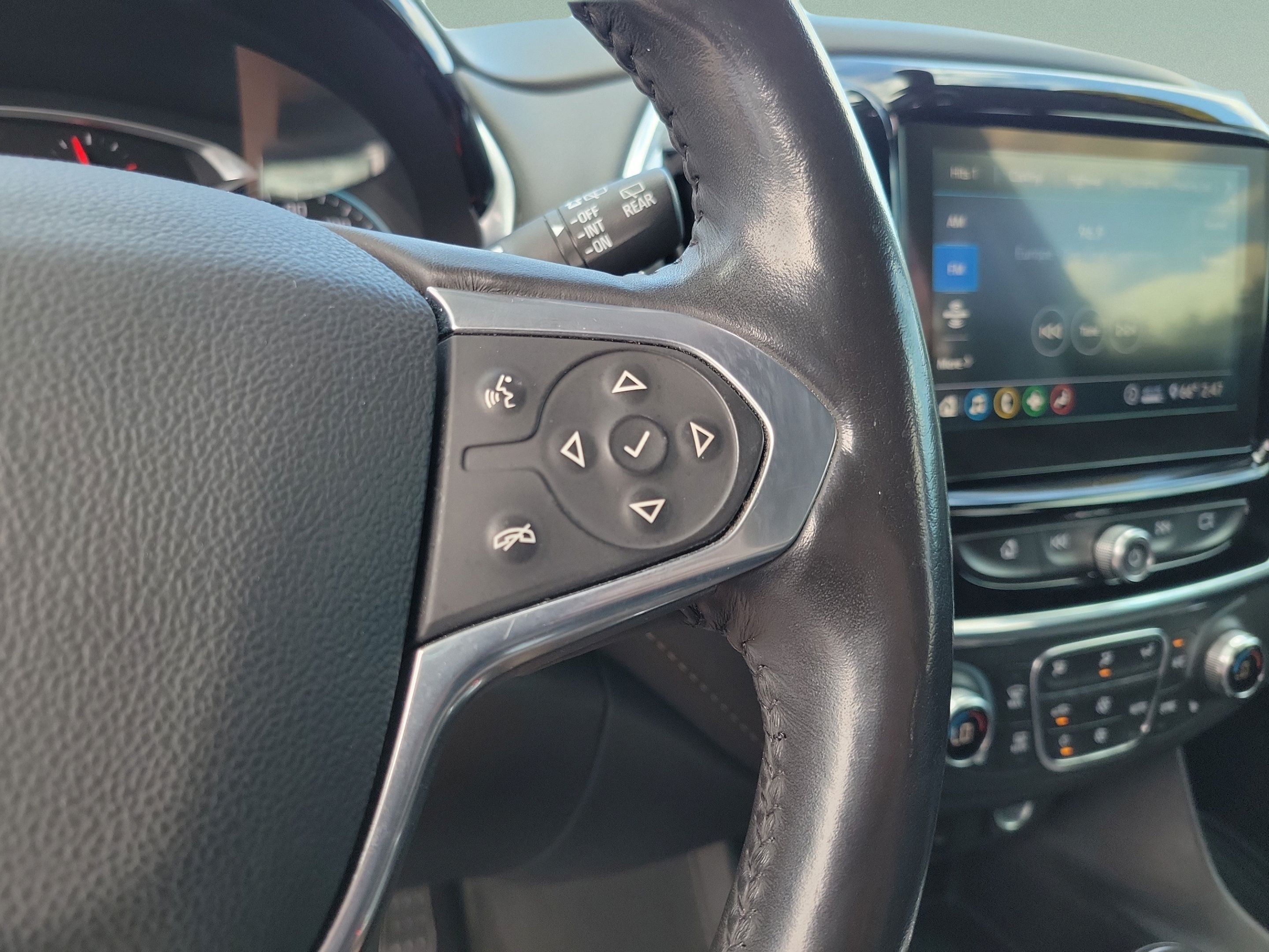 Used 2020 Chevrolet Traverse LT FWD image 24