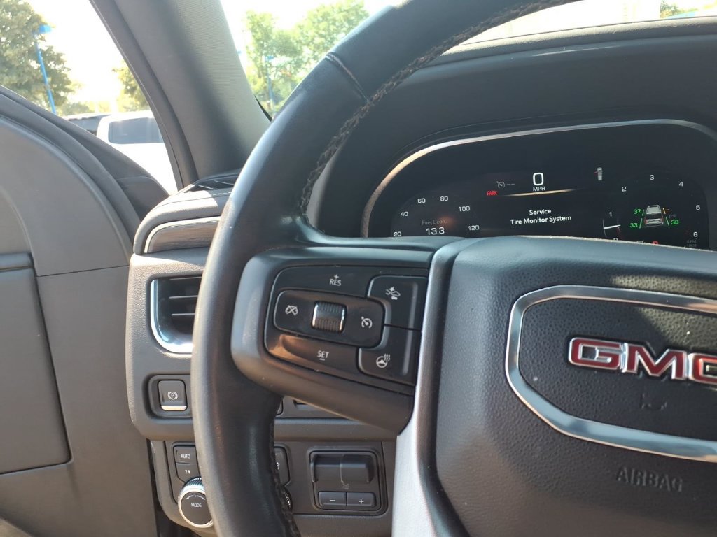 Used 2023 GMC Yukon SLT AWD/4WD image 16