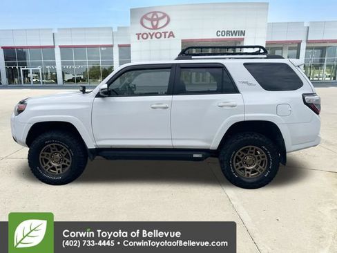 Used 2018 Toyota 4Runner TRD Off-Road Premium AWD/4WD image 2