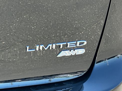 New 2027 Chrysler Pacifica Limited w/ Family Tech Group AWD/4WD image 28