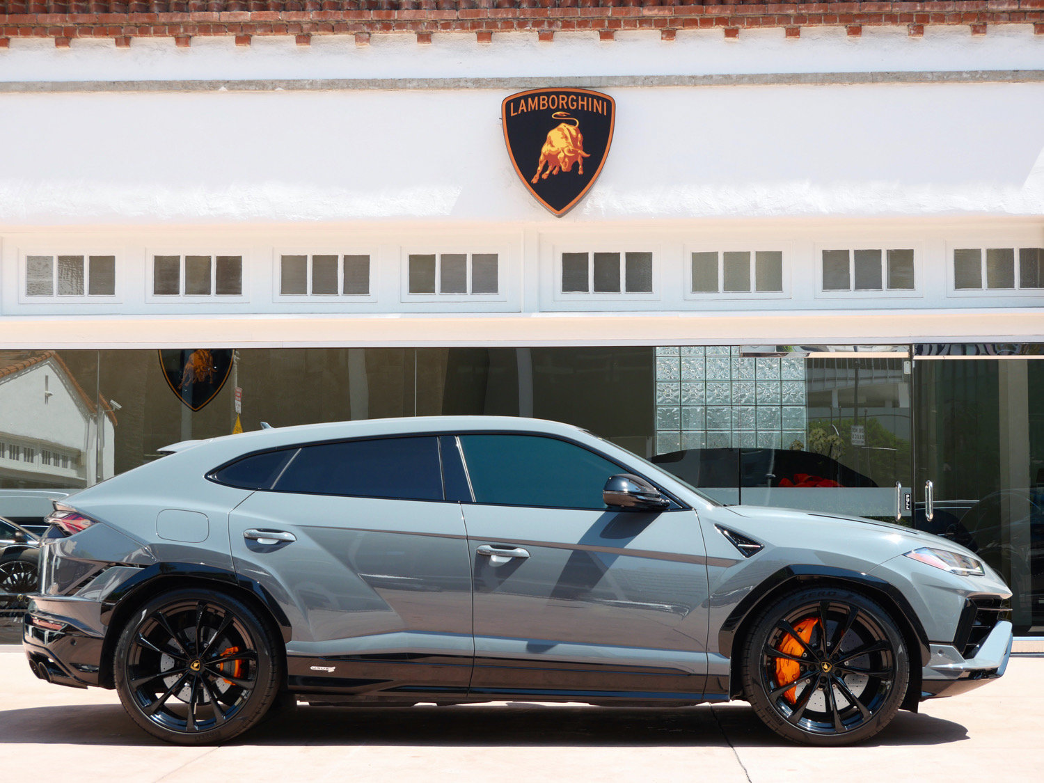 Used 2023 Lamborghini Urus S AWD/4WD image 2