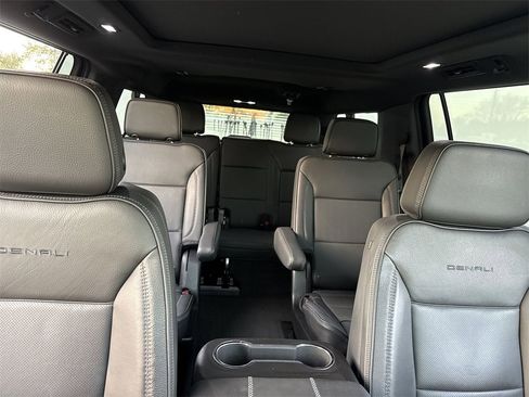 Used 2023 GMC Yukon XL Denali image 27