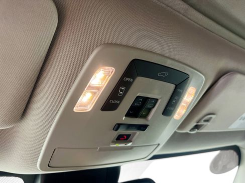 Used 2024 Toyota Sienna XLE FWD image 22