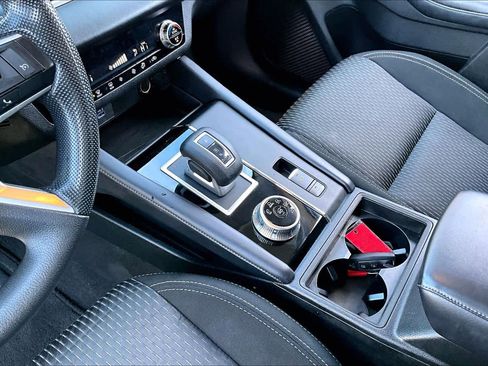 Used 2023 Mitsubishi Outlander ES image 16