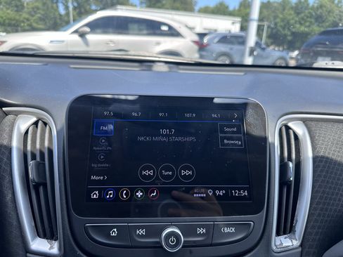 Used 2025 Chevrolet Malibu LT FWD image 11