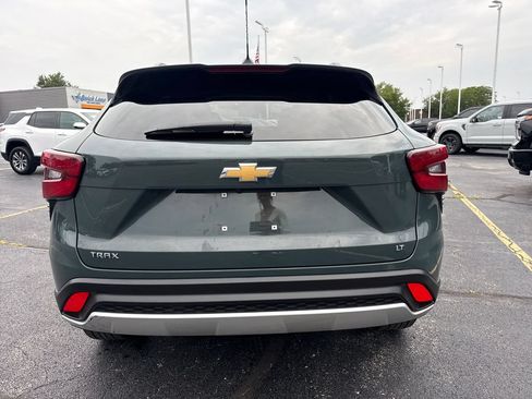 Used 2025 Chevrolet Trax LT FWD image 8