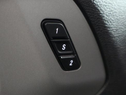 Used 2025 Chrysler Pacifica Select FWD image 34