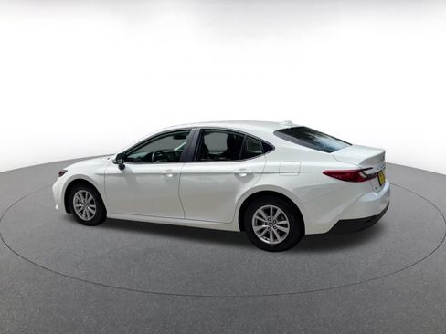 Used 2025 Toyota Camry LE FWD image 10