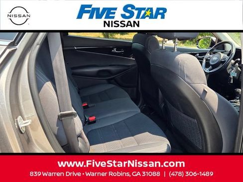Used 2018 Kia Sorento FWD image 16