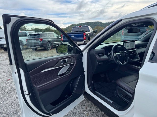 Used 2025 Ford Explorer Platinum w/ Ultimate Package AWD/4WD image 12
