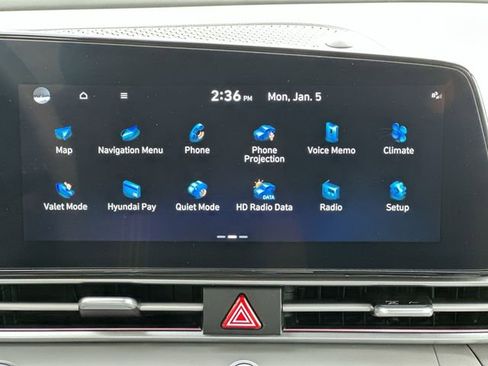 Used 2024 Hyundai Elantra SEL image 14