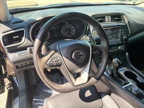 Used 2017 Nissan Maxima SR w/ Midnight Edition FWD image 13