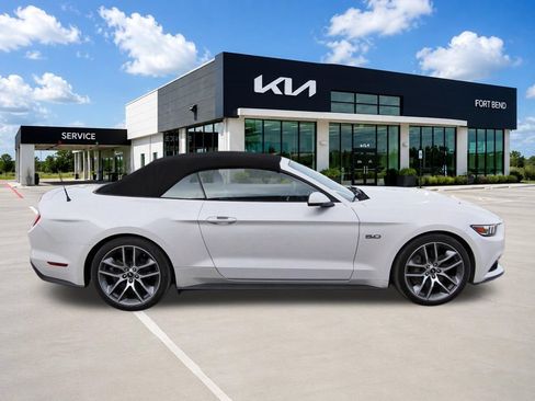 Used 2017 Ford Mustang GT Premium w/ Equipment Group 401A RWD image 4
