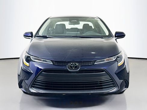Used 2025 Toyota Corolla LE image 2