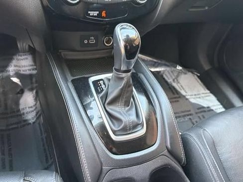 Used 2018 Nissan Rogue SL w/ Premium Package AWD/4WD image 16