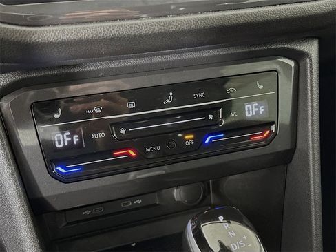 Used 2024 Volkswagen Tiguan SE image 16