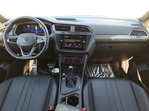 Certified 2022 Volkswagen Tiguan SE R-Line image 9