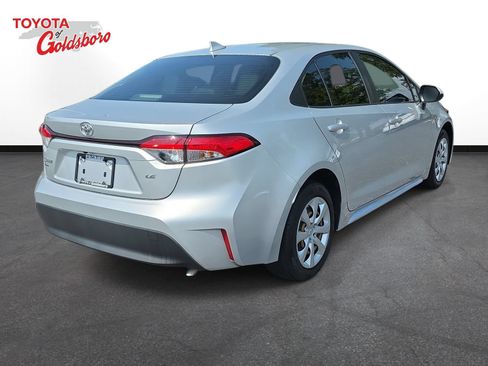 Used 2023 Toyota Corolla LE FWD image 5