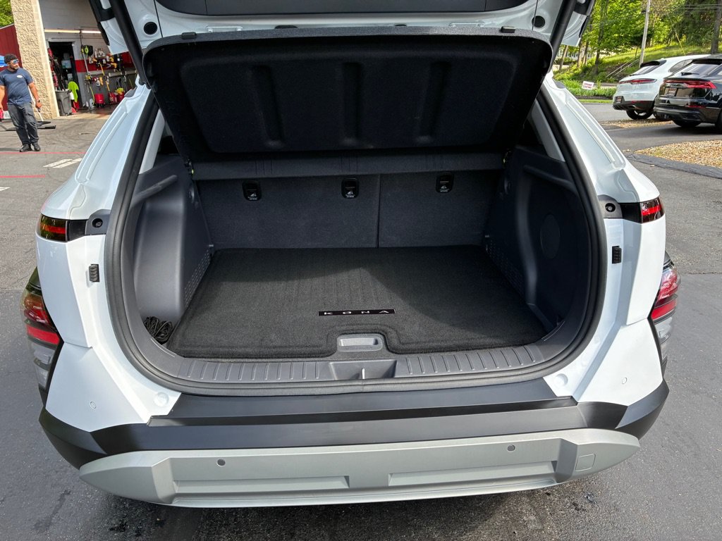 Used 2024 Hyundai Kona Limited AWD/4WD image 11