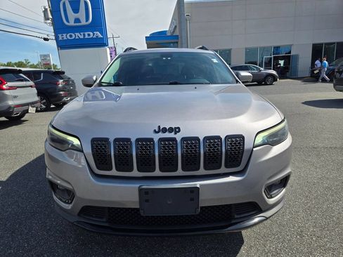 Used 2019 Jeep Cherokee Latitude Plus AWD/4WD image 2