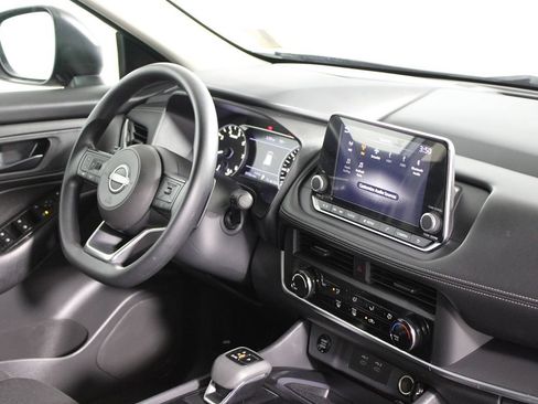 Used 2024 Nissan Rogue S FWD image 9