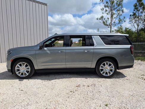 Used 2024 Chevrolet Suburban High Country image 4