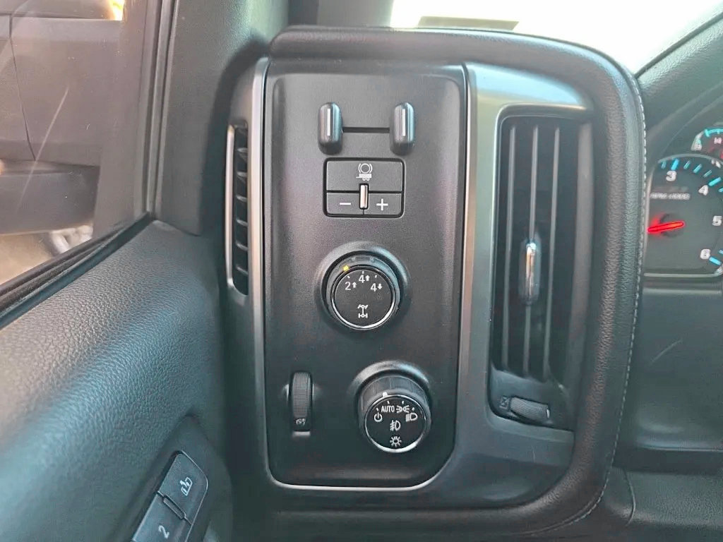 Used 2015 Chevrolet Silverado 2500 LTZ w/ Z71 Package, Off-Road AWD/4WD image 28